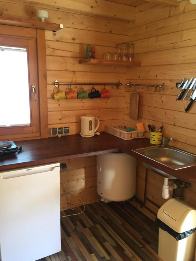 Pokoje I Domki Letniskowe Bros Dziwnow Bagian luar foto