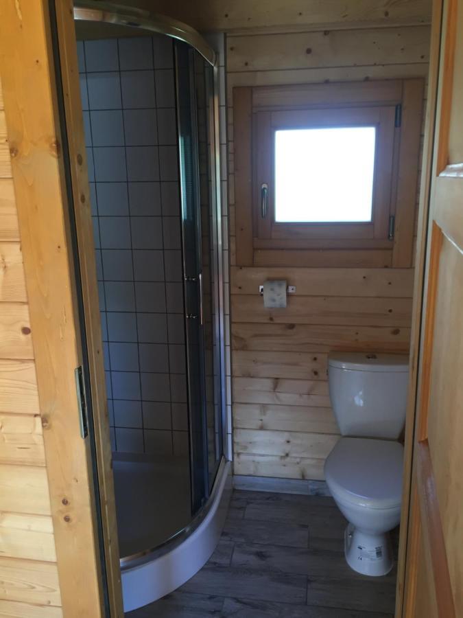 Pokoje I Domki Letniskowe Bros Dziwnow Bagian luar foto