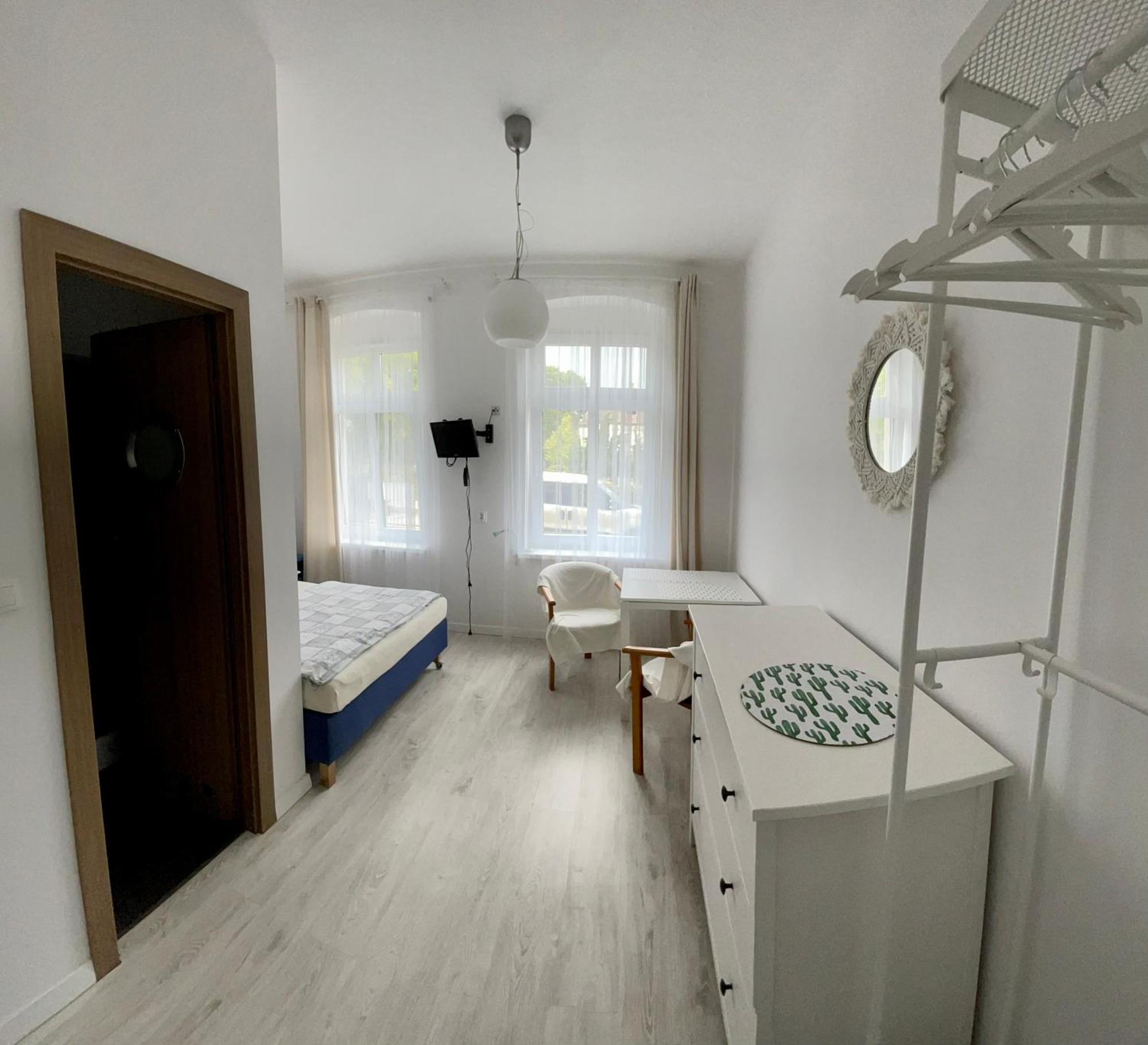Pokoje I Domki Letniskowe Bros Dziwnow Bagian luar foto