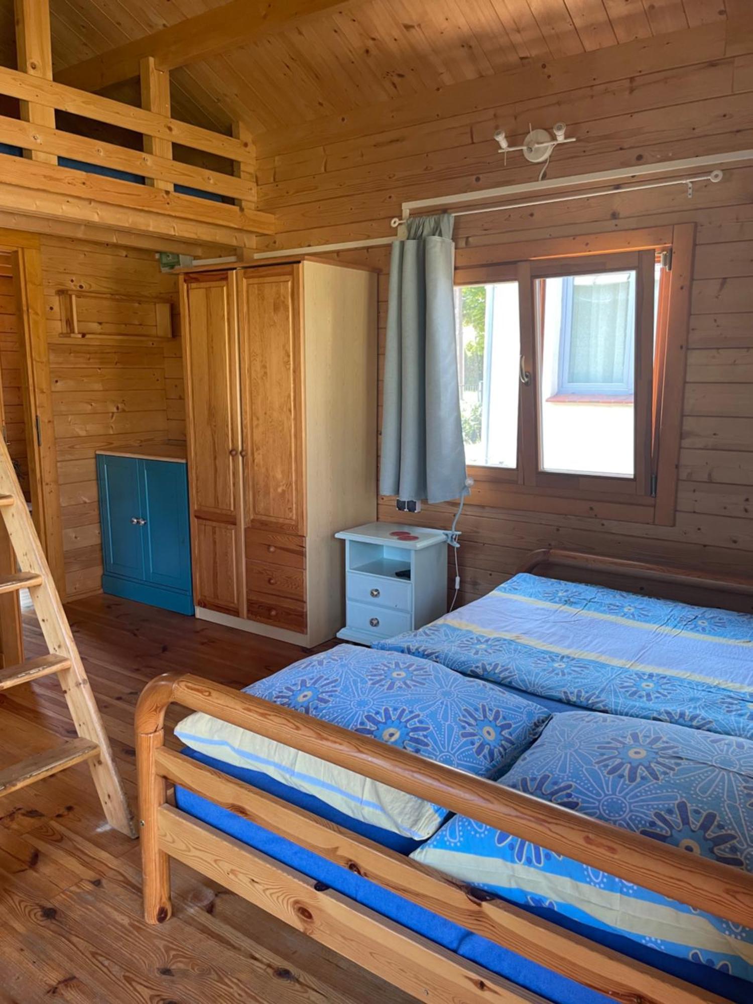 Pokoje I Domki Letniskowe Bros Dziwnow Bagian luar foto