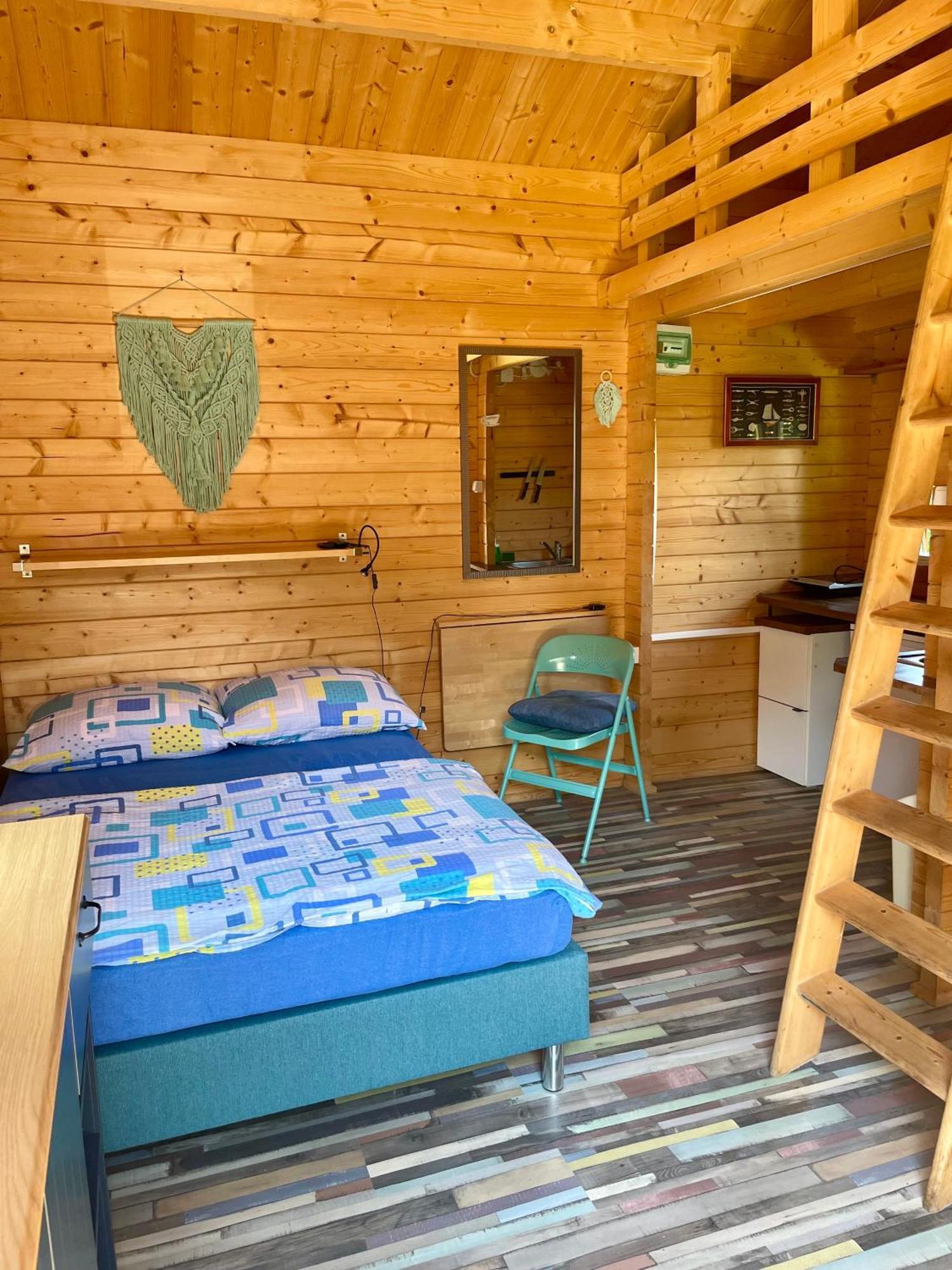 Pokoje I Domki Letniskowe Bros Dziwnow Bagian luar foto