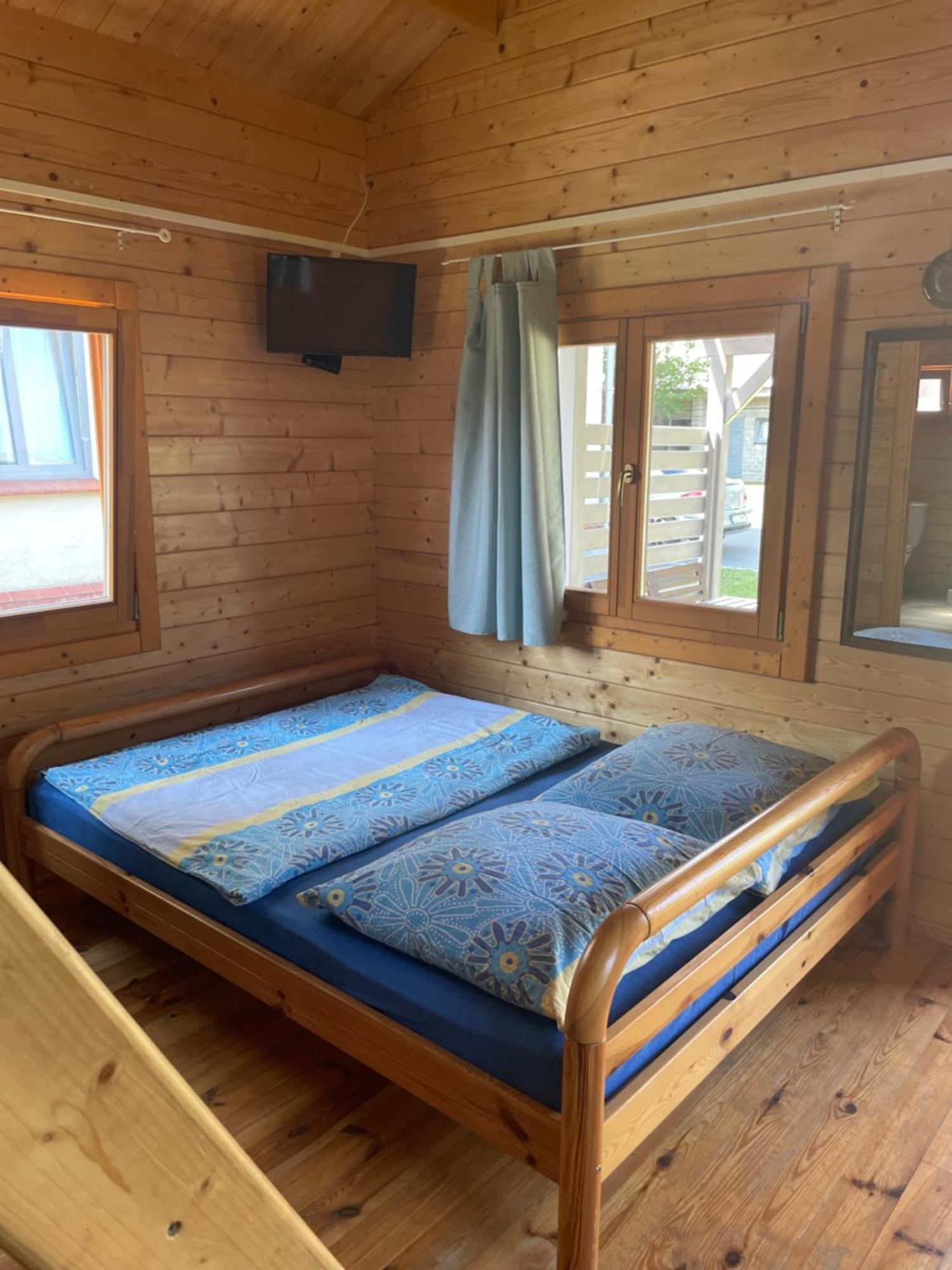 Pokoje I Domki Letniskowe Bros Dziwnow Bagian luar foto