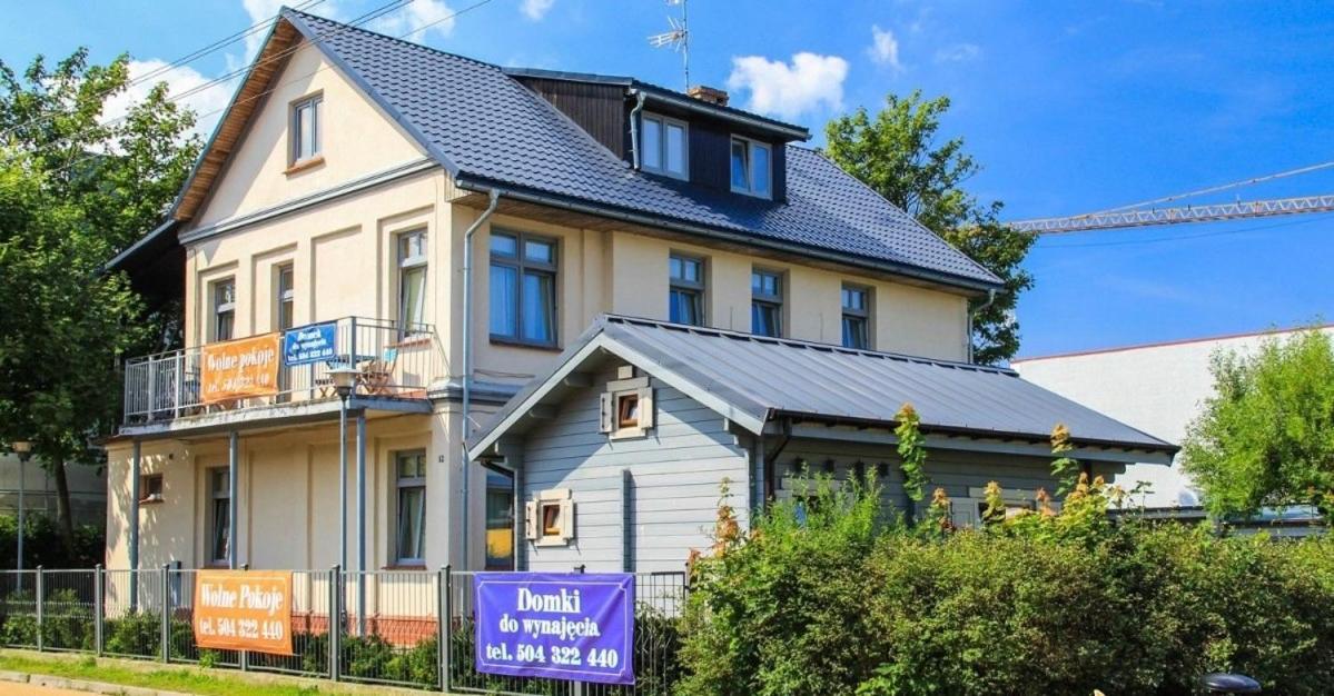 Pokoje I Domki Letniskowe Bros Dziwnow Bagian luar foto